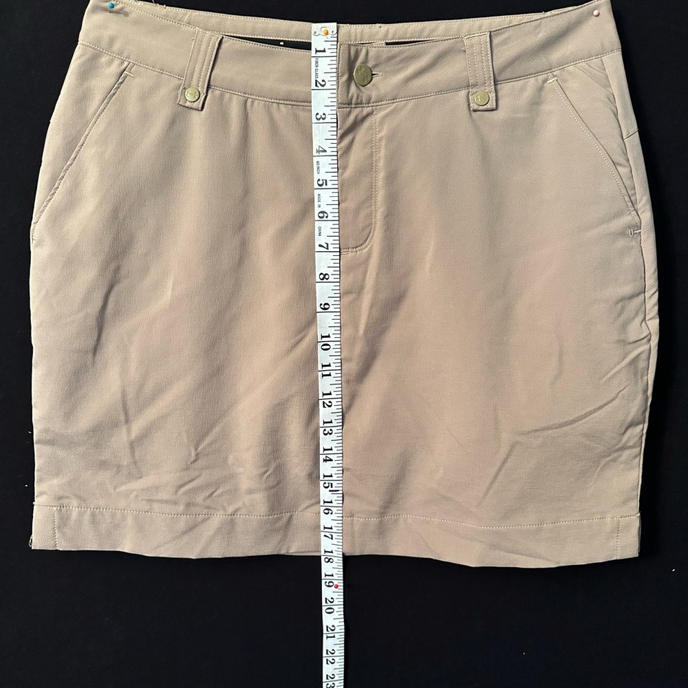 Under Armour, Size 6, Women’s Khaki Skort